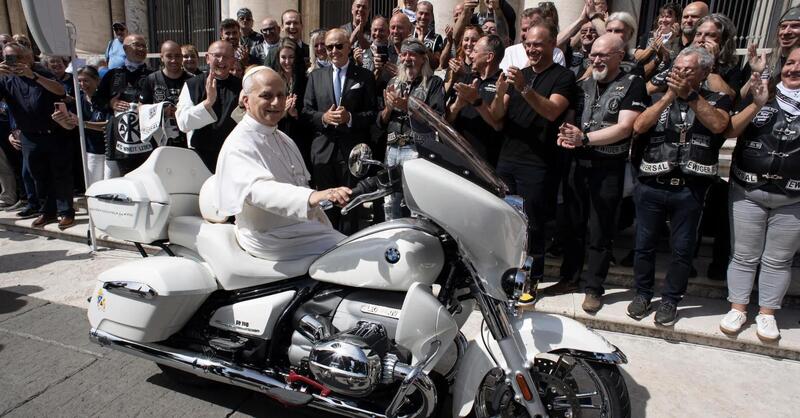 La BMW R 18 Transcontinental del Papa aggiudicata all&rsquo;asta per 156.000euro 