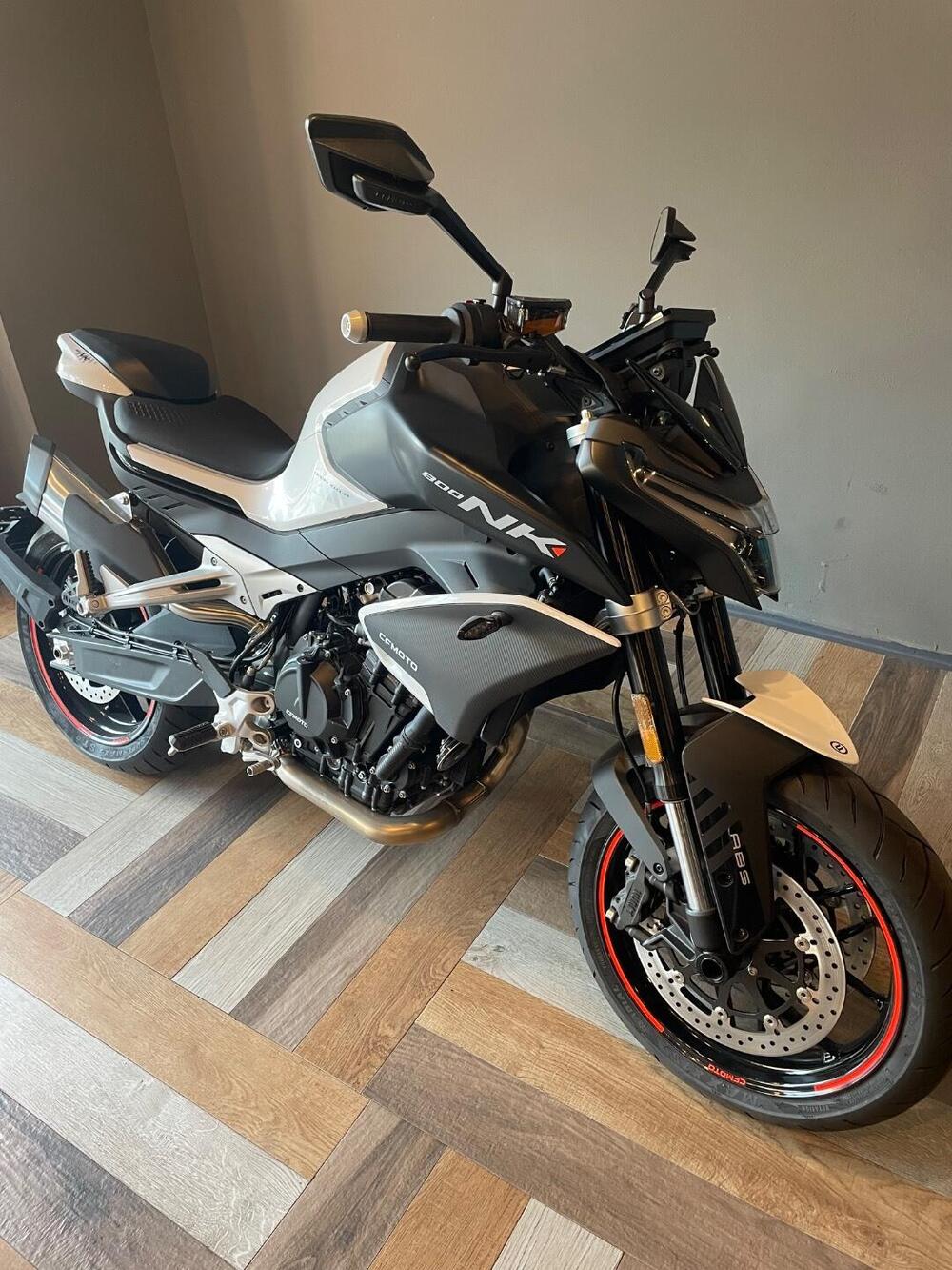 CFMOTO 800NK Advanced (2023 - 26) (4)