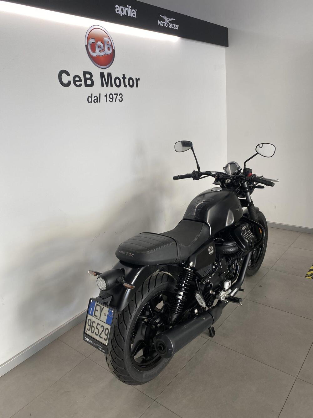Moto Guzzi V7 Stone (2021 - 24) (8)