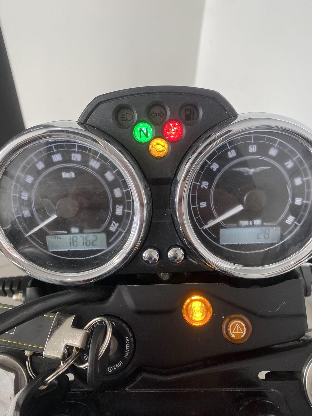 Moto Guzzi V7 II Special (2015 - 17) (2)