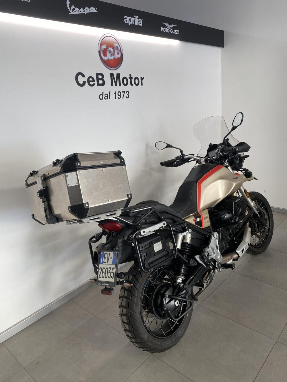 Moto Guzzi V85 TT Travel (2021 - 23) (6)