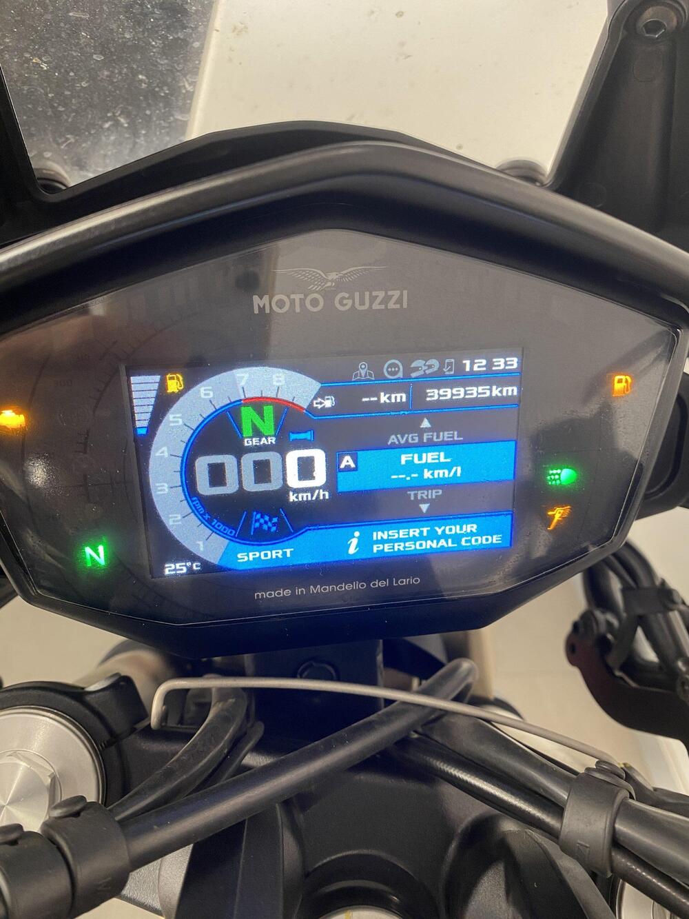 Moto Guzzi V85 TT Travel (2021 - 23) (7)