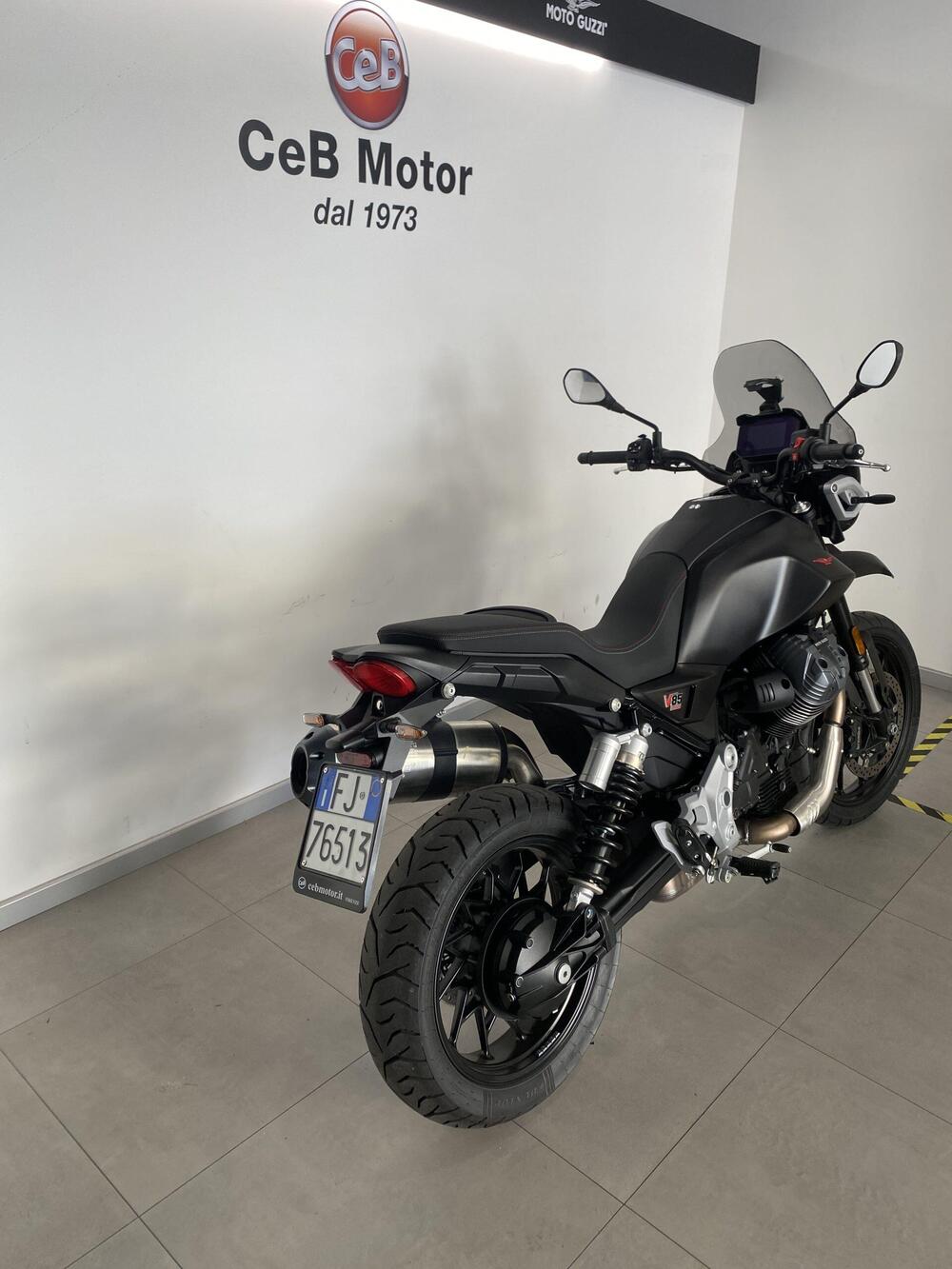 Moto Guzzi V85 Strada (2024 - 26) (7)