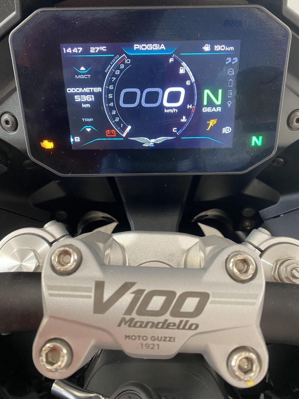 Moto Guzzi V100 Mandello (2022 - 24) (2)