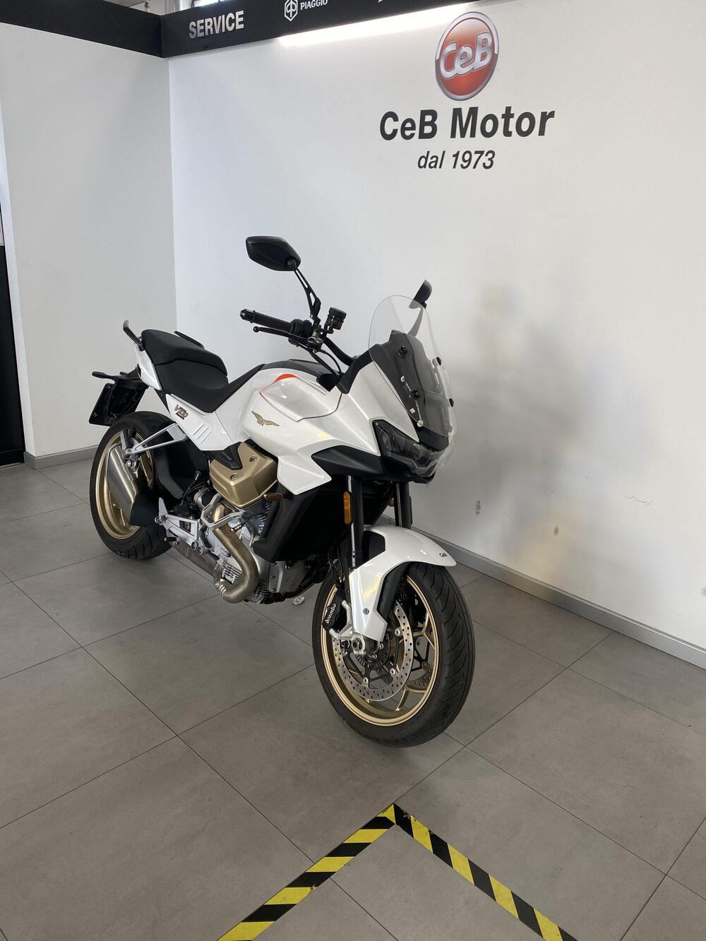 Moto Guzzi V100 Mandello (2022 - 24) (6)