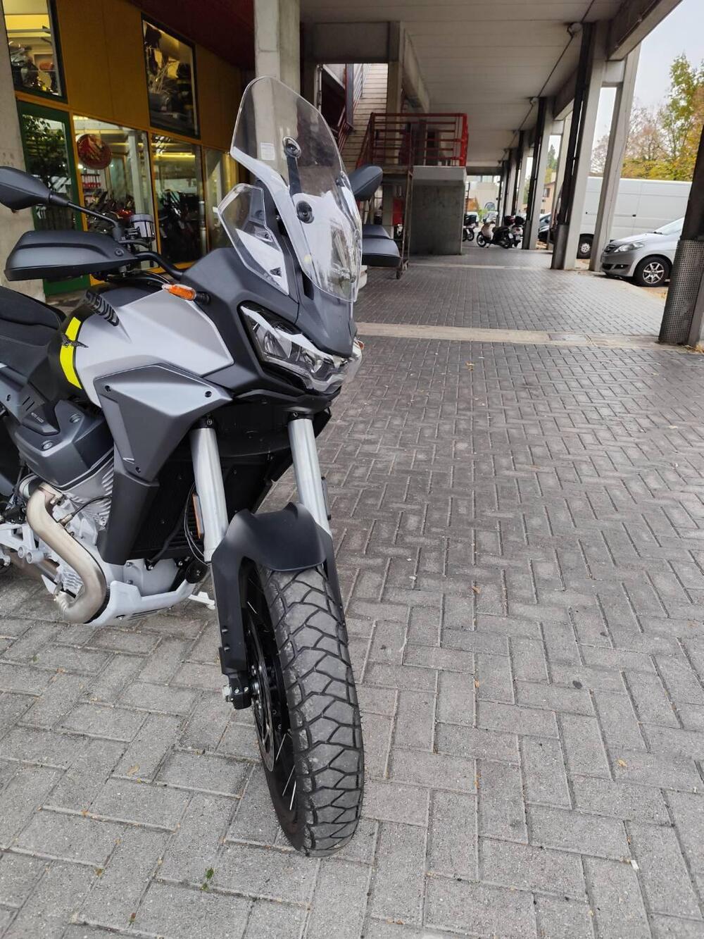 Moto Guzzi Stelvio (2024 - 26) (4)