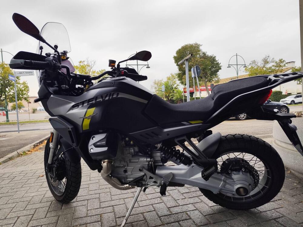 Moto Guzzi Stelvio (2024 - 26) (5)