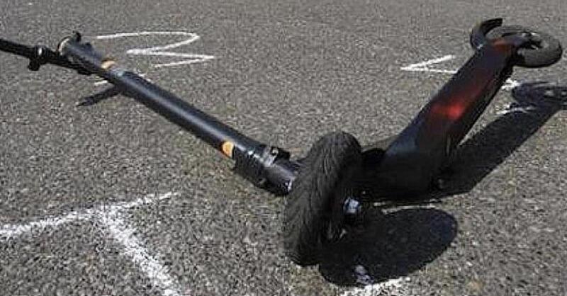 Morto in in monopattino per un &quot;tombino montato male&quot;