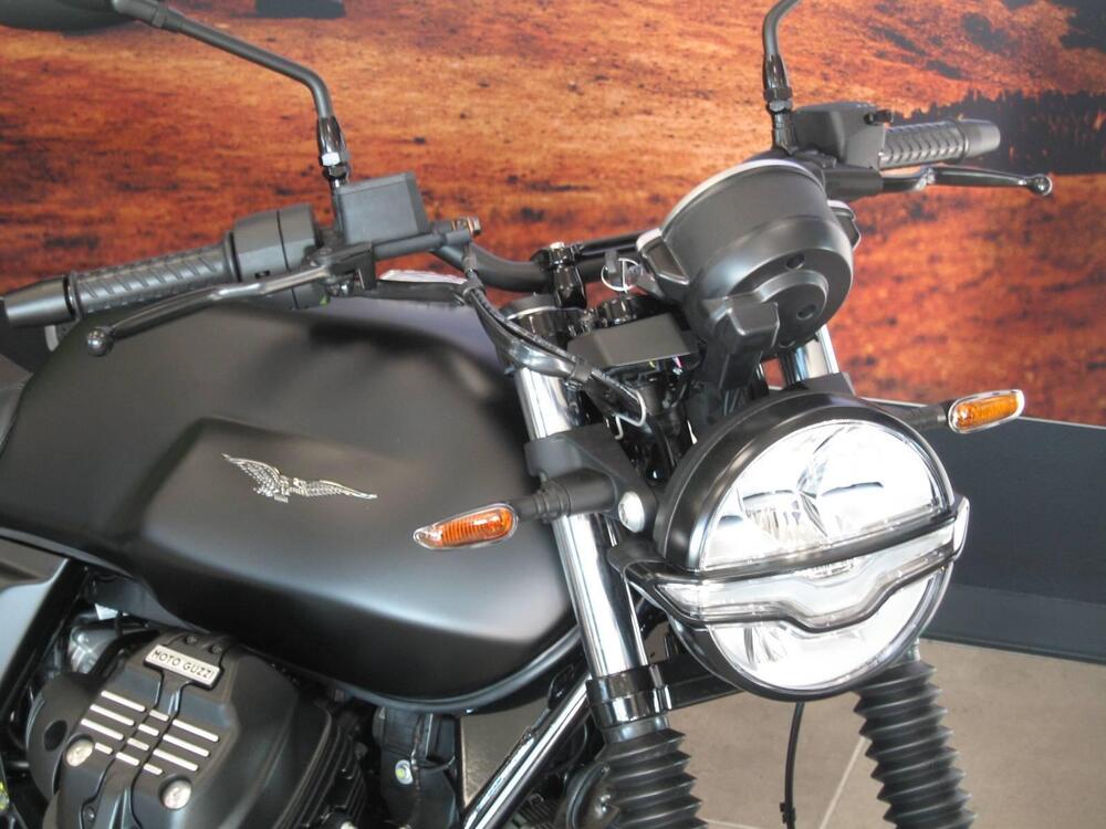 Moto Guzzi V7 Stone (2025 - 26) (6)