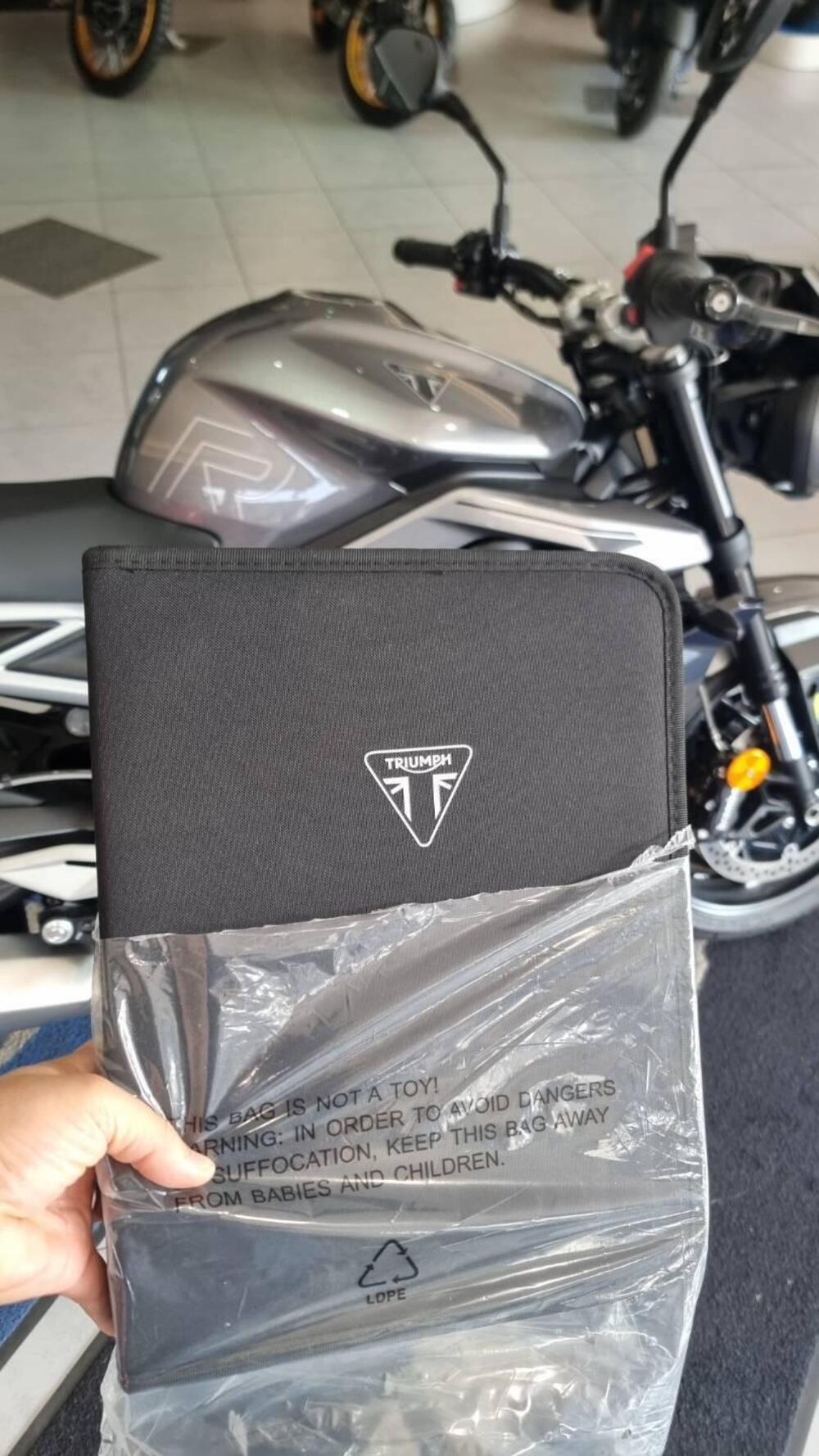 Triumph Street Triple 765 R (2023 - 26) (12)