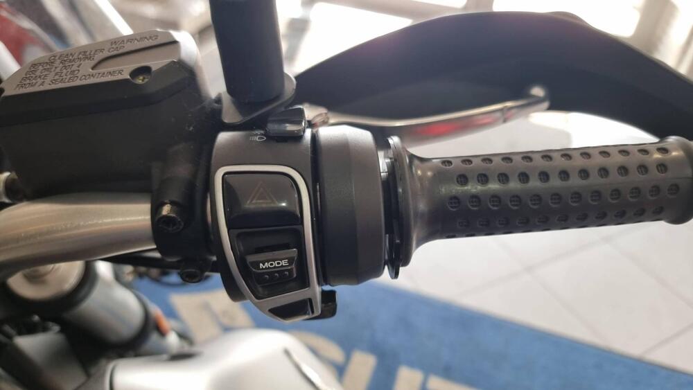 Moto Guzzi V85 TT (2019 - 20) (15)