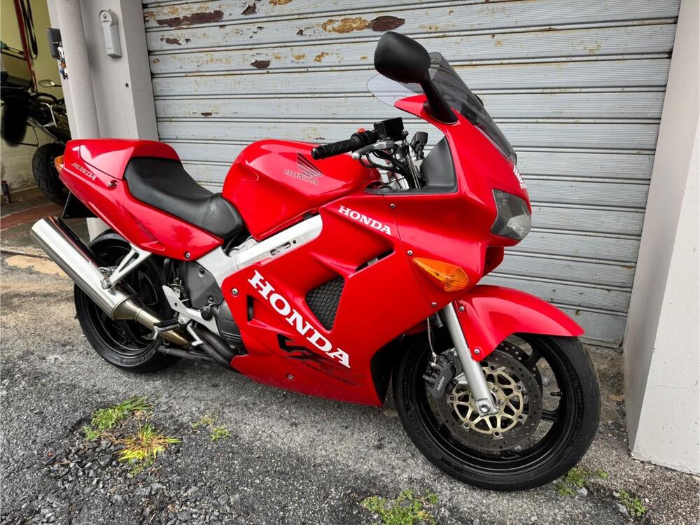 Honda VFR 800 (1998 - 01) (2)