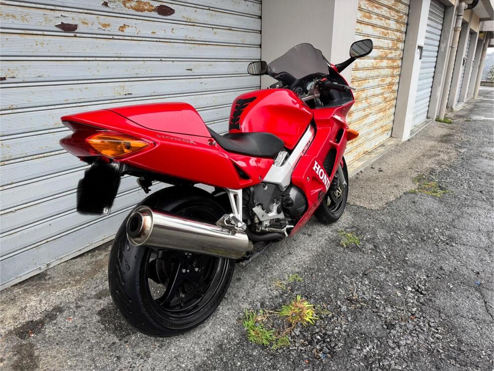 Honda VFR 800 (1998 - 01) (3)