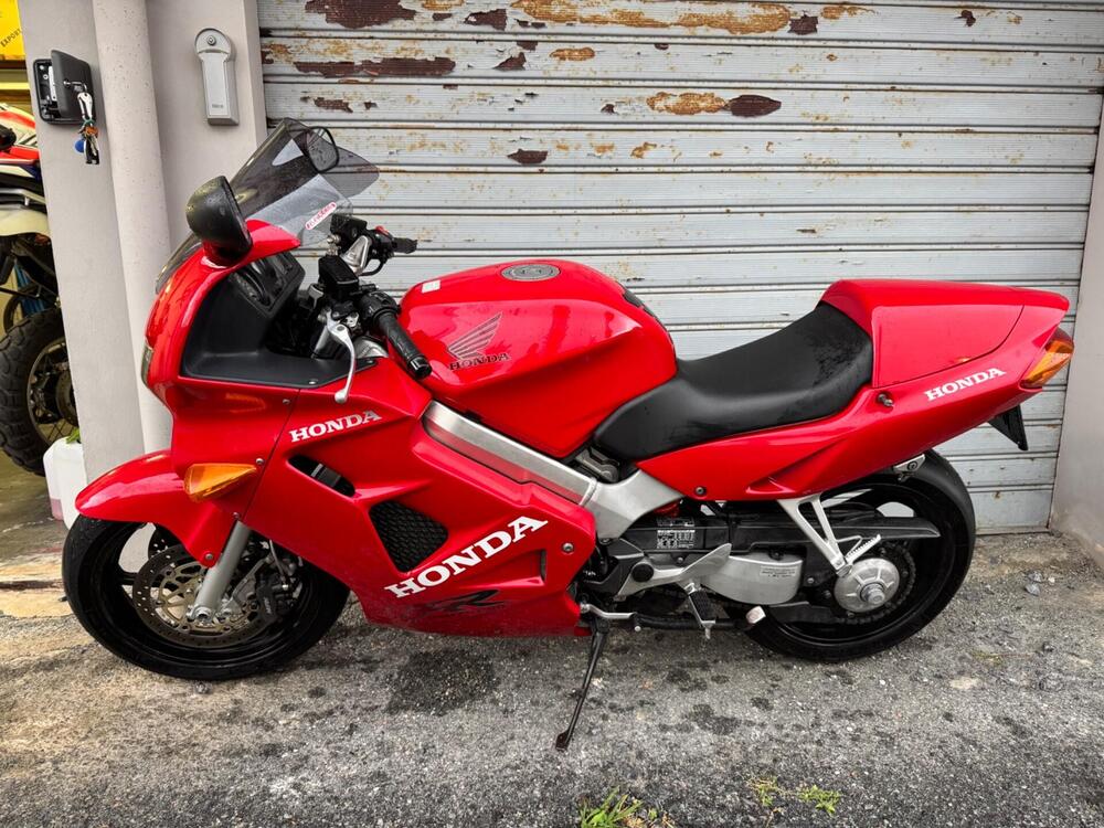 Honda VFR 800 (1998 - 01) (7)