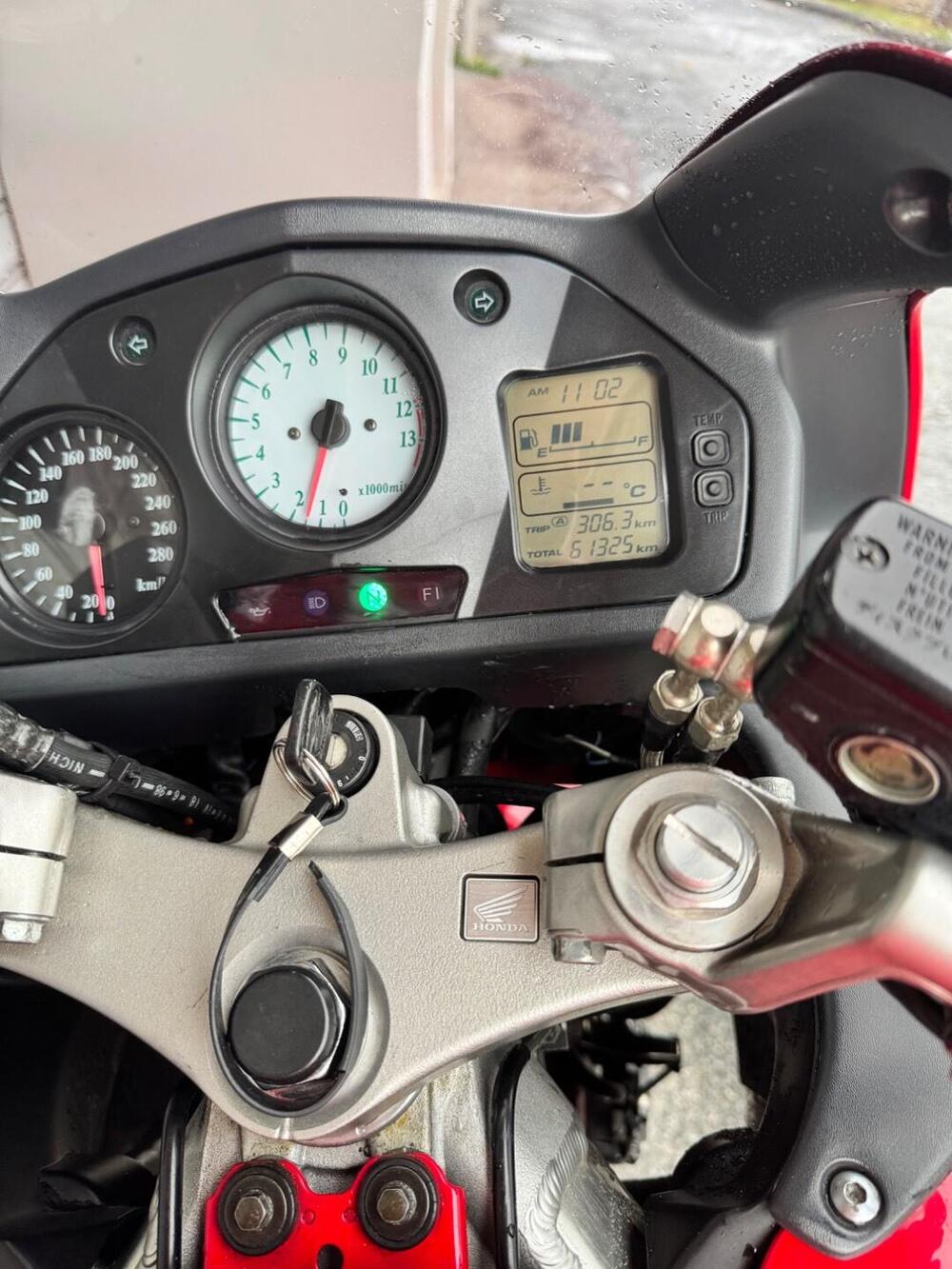 Honda VFR 800 (1998 - 01) (8)