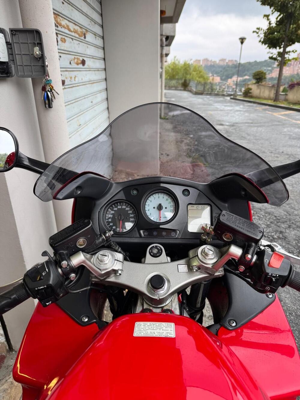 Honda VFR 800 (1998 - 01) (9)