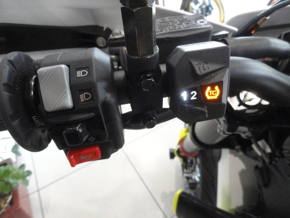 Husqvarna 701 Supermoto (2023 - 25) (12)