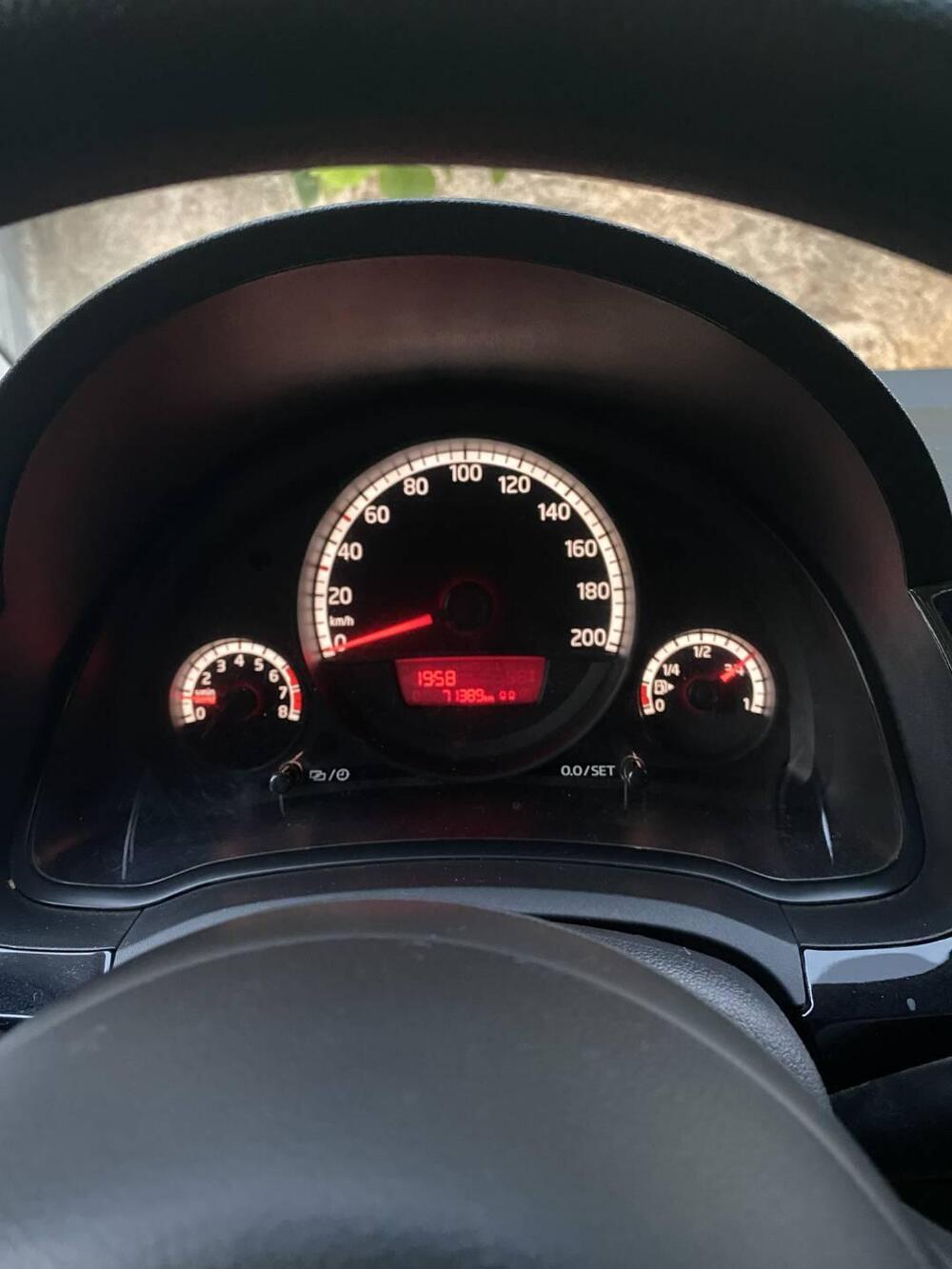 Volkswagen up! usata a Roma (9)