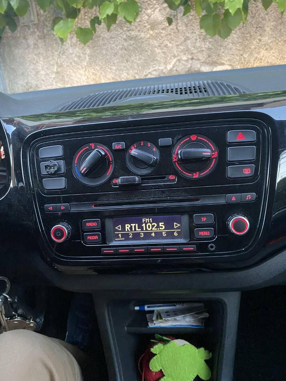 Volkswagen up! usata a Roma (12)