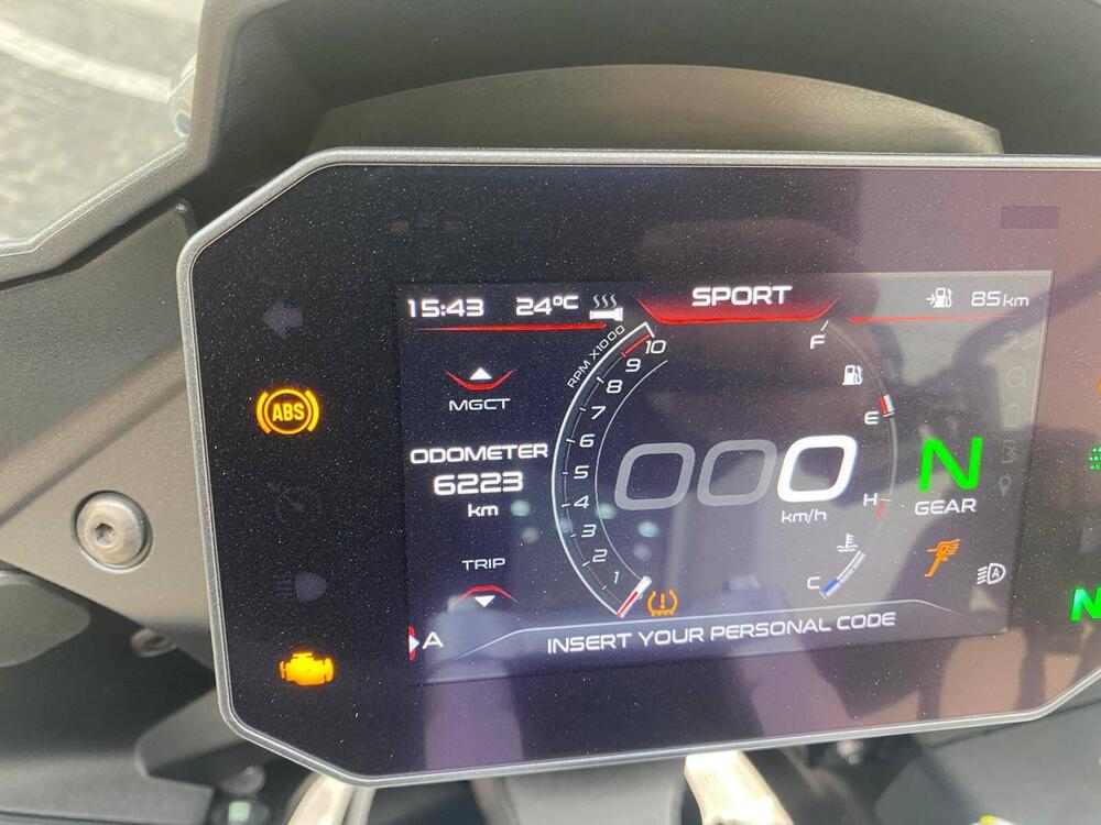 Moto Guzzi V100 Mandello (2025 - 26) (3)