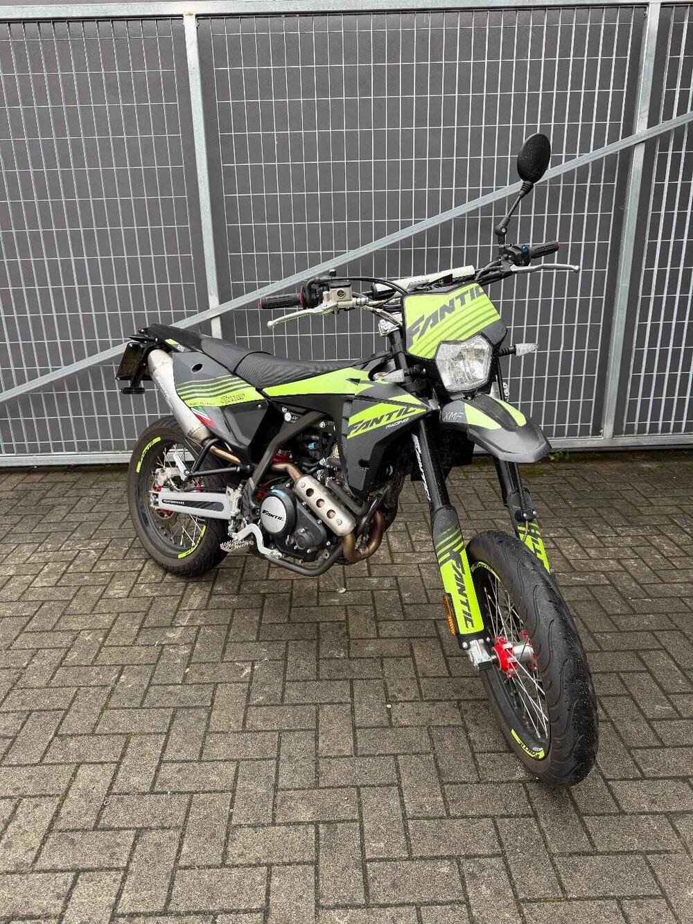 Fantic Motor XMF 125 Motard Performance 4T (2023 - 24) (2)