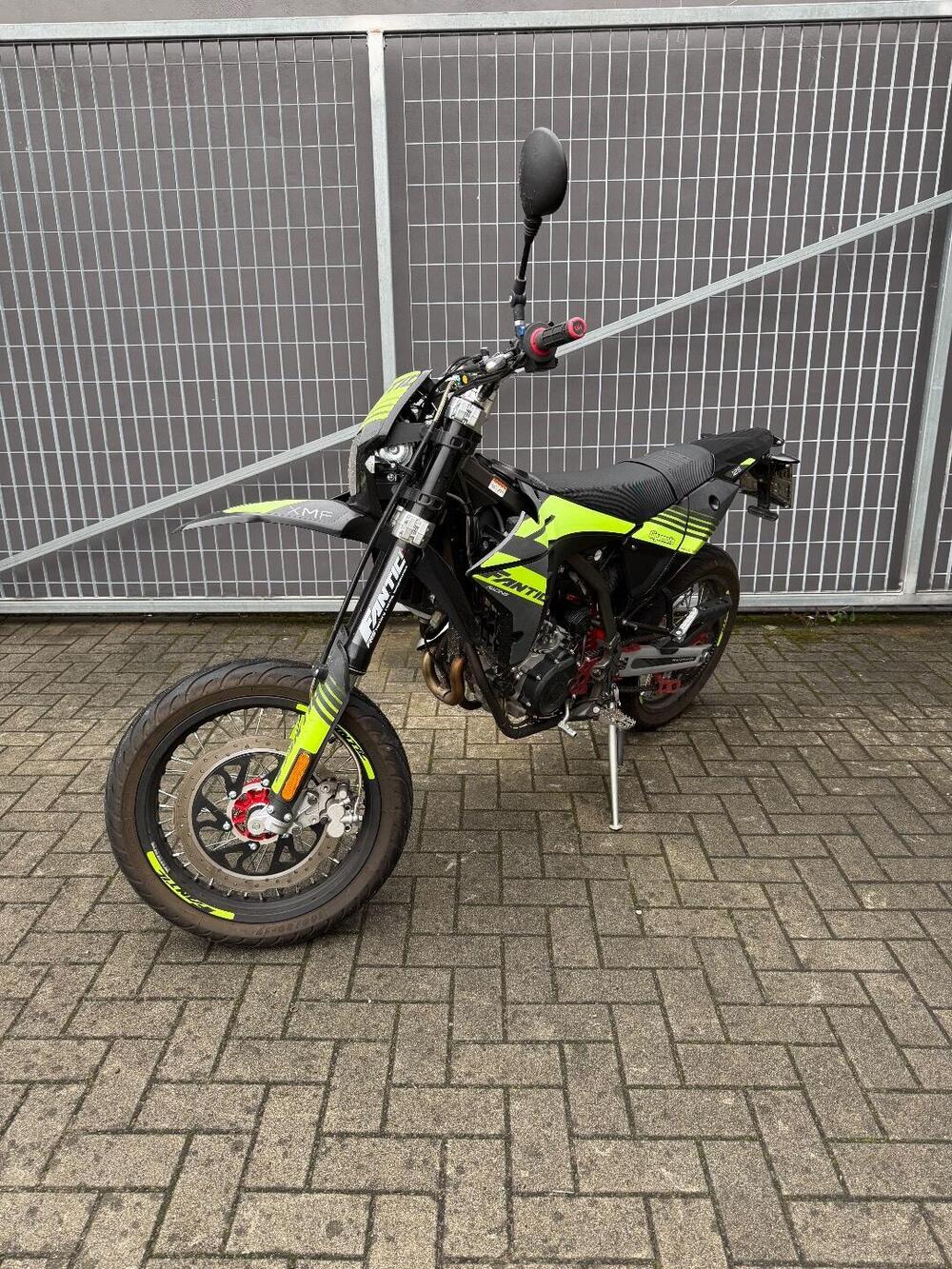 Fantic Motor XMF 125 Motard Performance 4T (2023 - 24) (3)