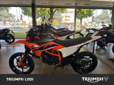 KTM 125 SMC R (2025) nuova