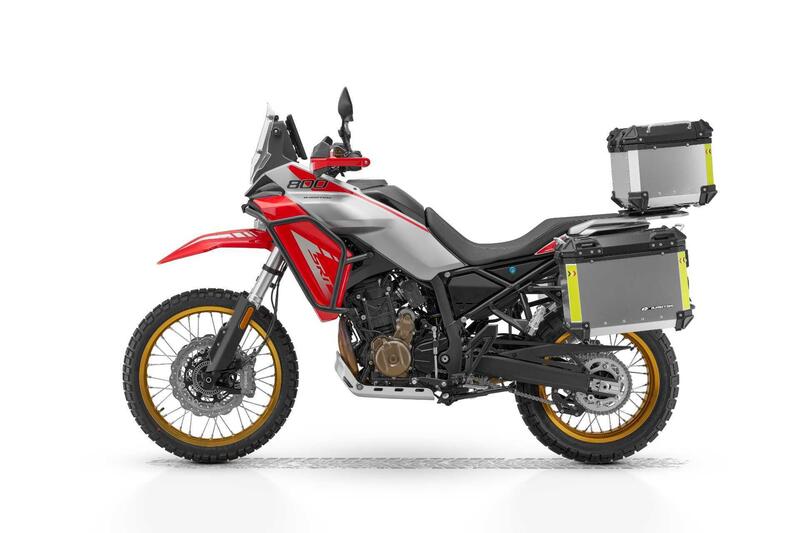 EICMA 2025, QJ Motor: dalla nuova Maxi Enduro all&#039;Adventure media, ecco tutte le novit&agrave; 2026 [GALLERY]