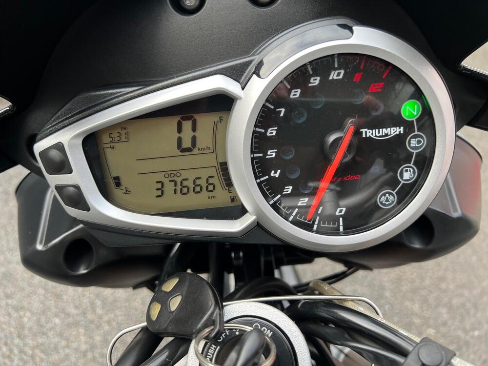 Triumph Speed Triple 1050 ABS (2011 - 15) (5)