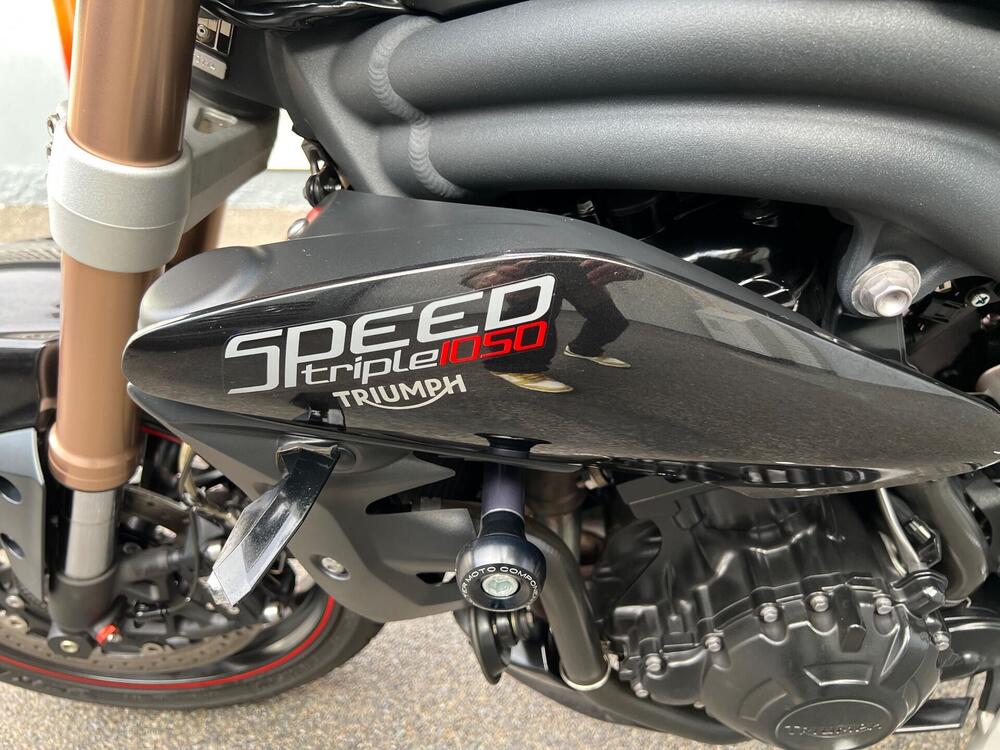 Triumph Speed Triple 1050 ABS (2011 - 15) (13)