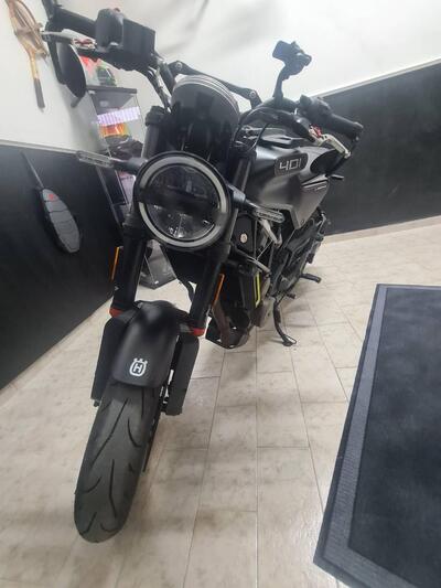 Husqvarna Svartpilen 401 (2021 - 23) usata