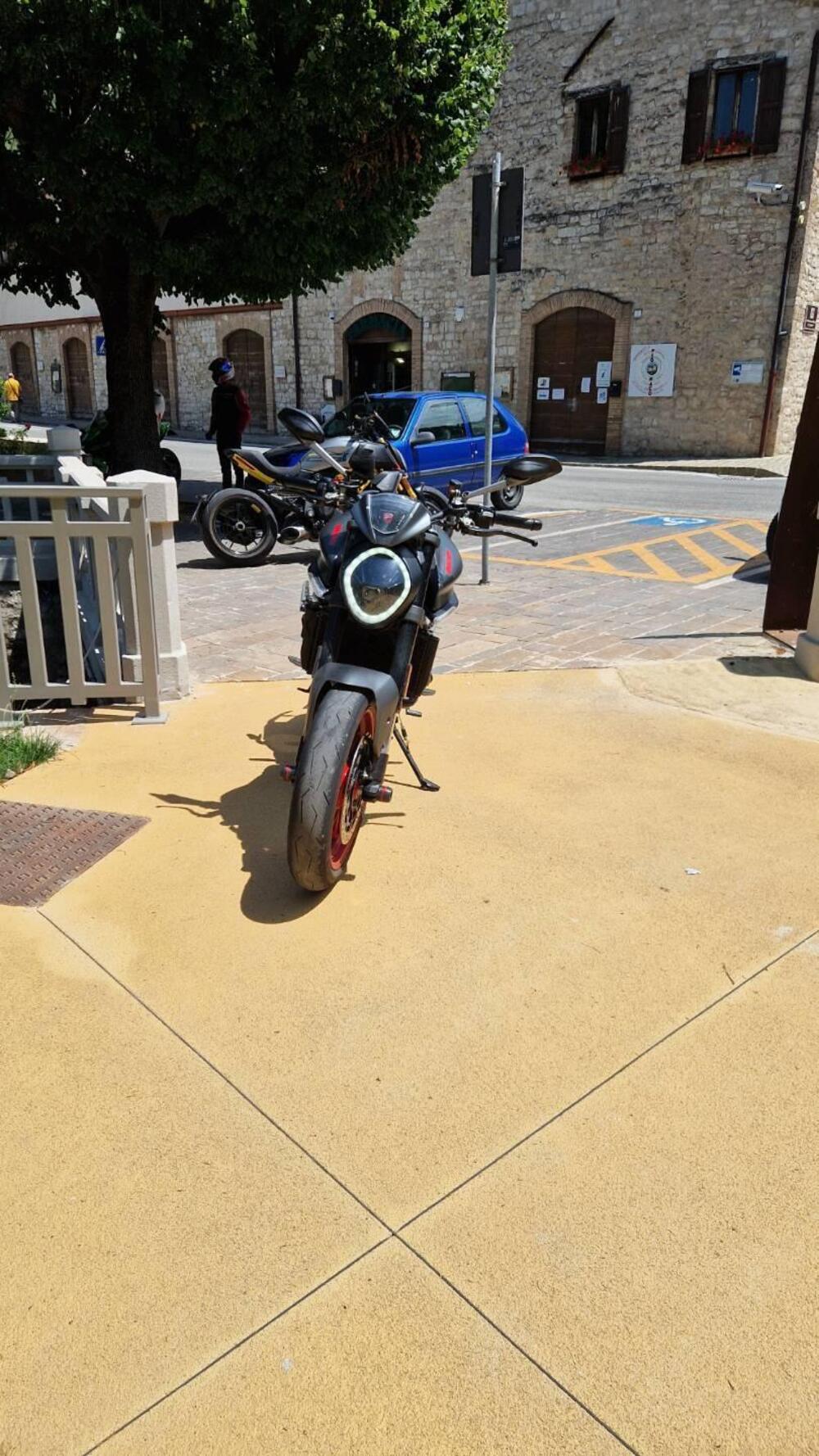 Ducati Monster 937 + (2021 - 25) (3)