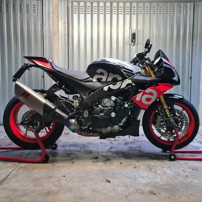 Aprilia Tuono V4 Factory (2017 - 18) usata