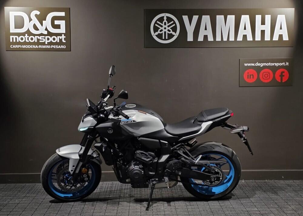 Yamaha MT-07 Y-AMT (2025 - 26) (4)