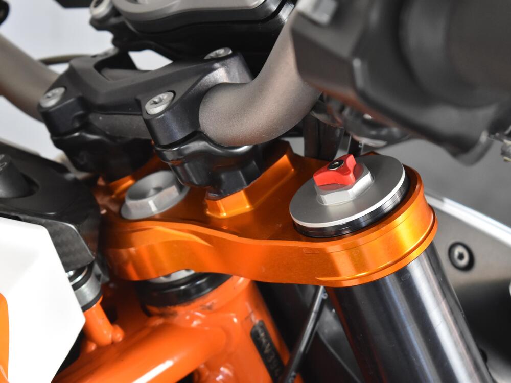 KTM 1290 Super Duke R SE ABS (2016) (15)