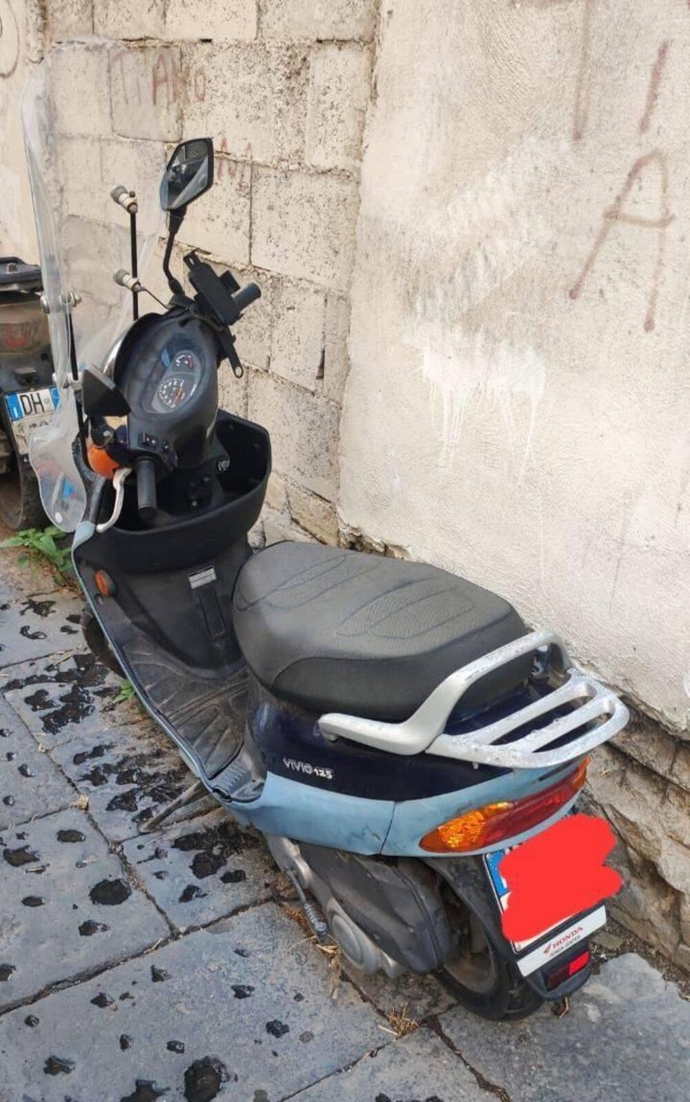 Kymco Vivio 125 (2000 - 01) (4)