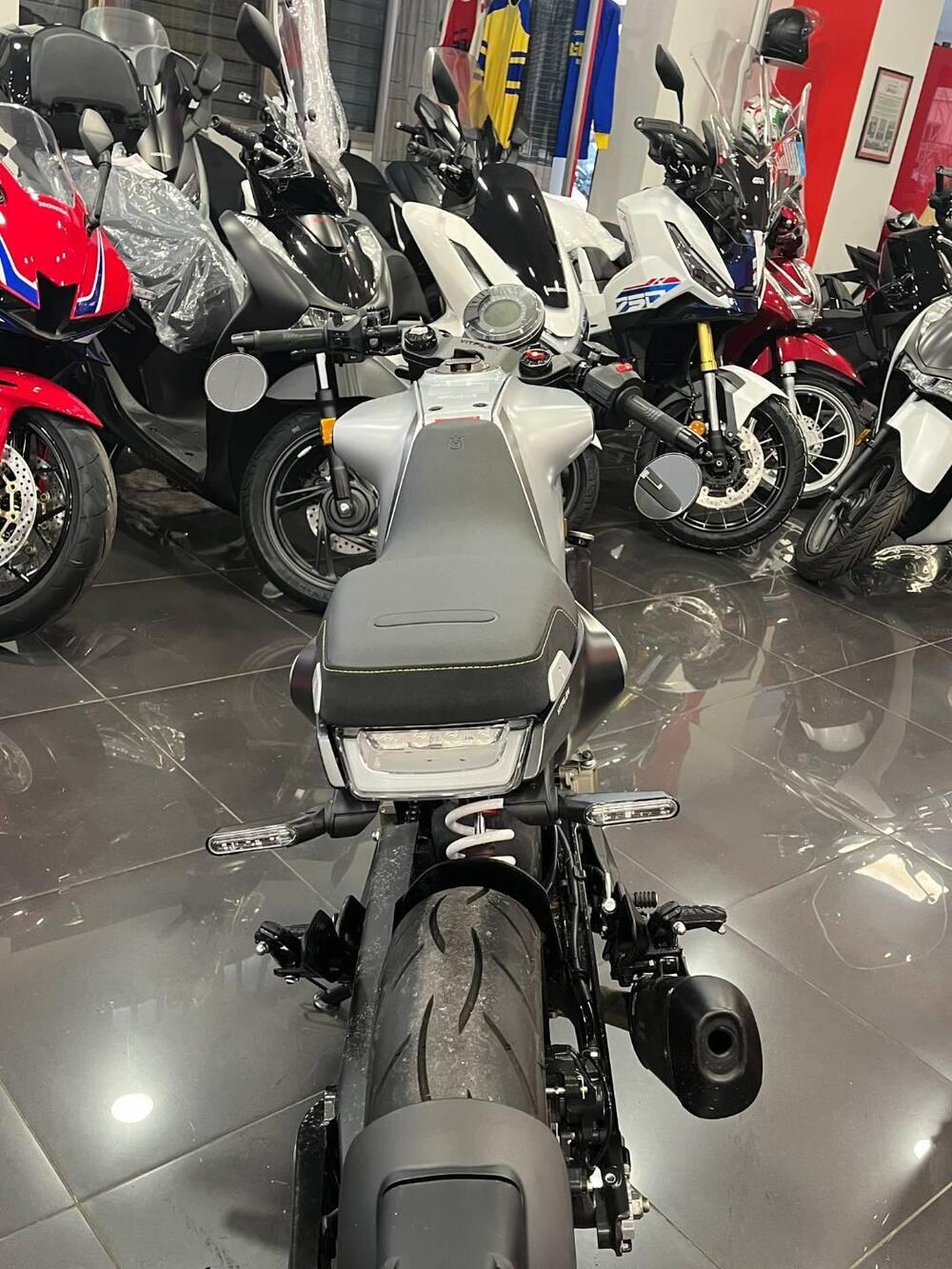 Husqvarna Svartpilen 401 (2021 - 23) (4)