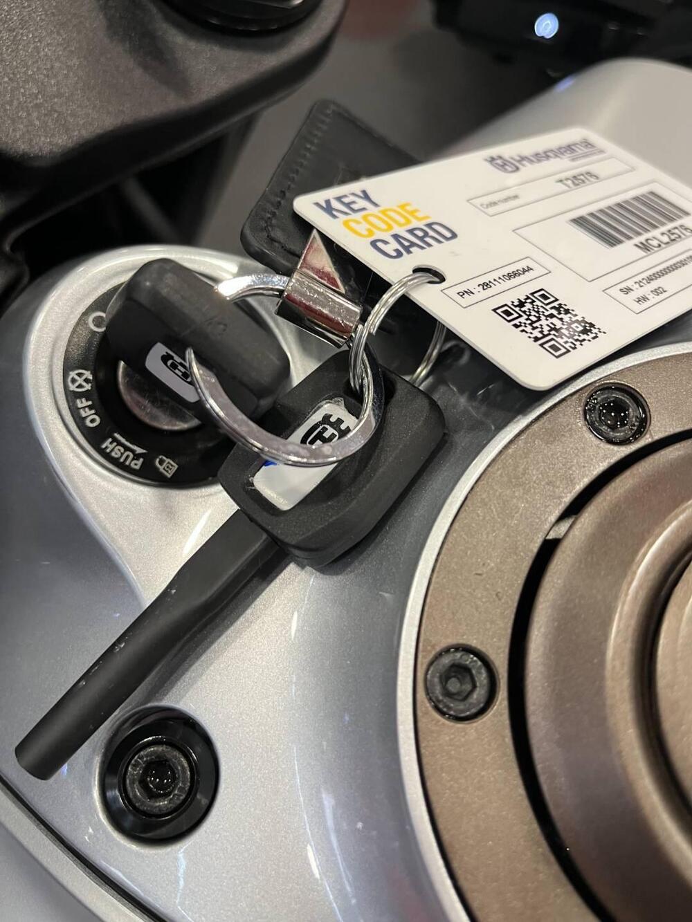 Husqvarna Svartpilen 401 (2021 - 23) (6)