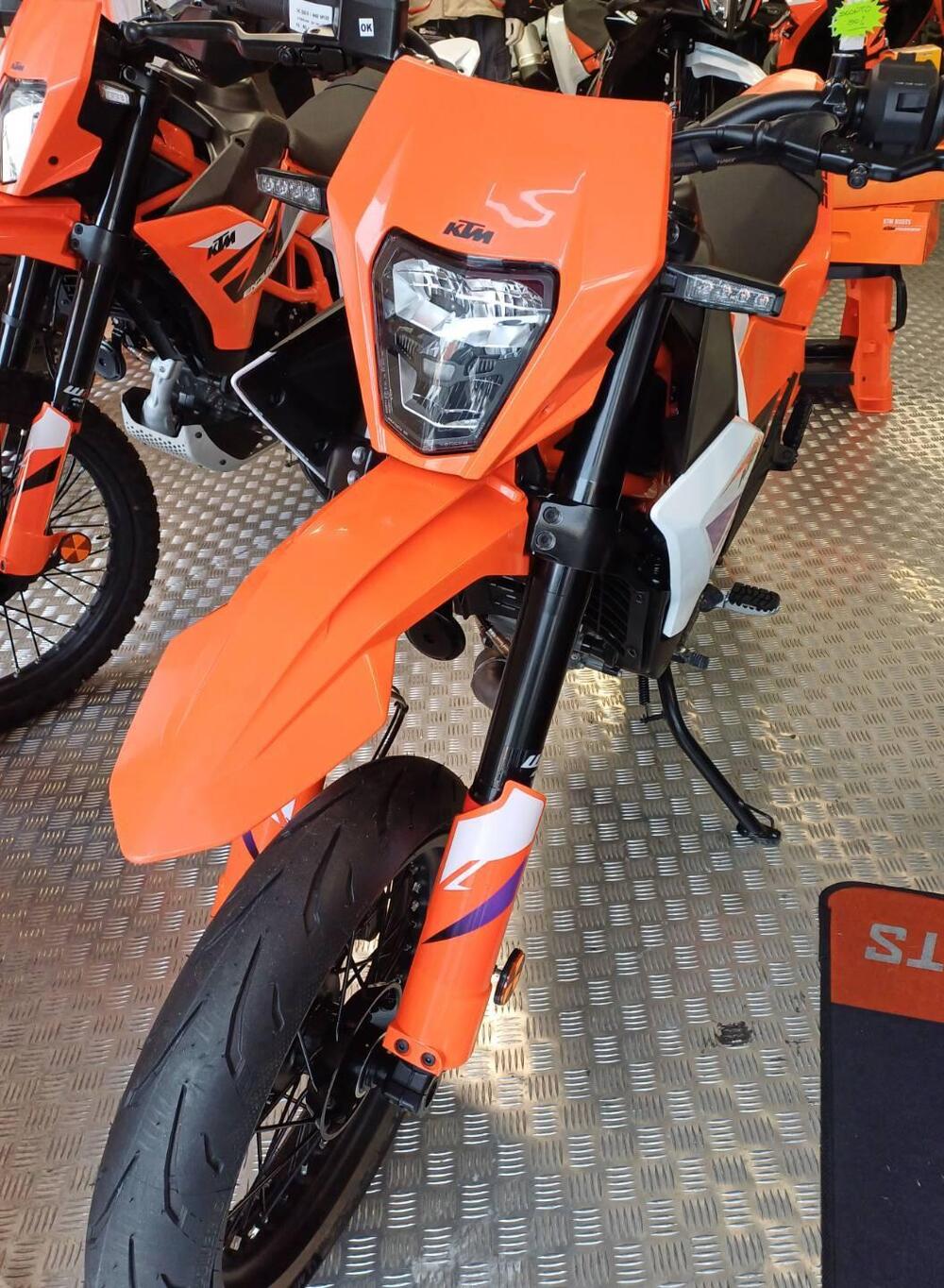 KTM 390 SMC R (2025 - 26) (5)