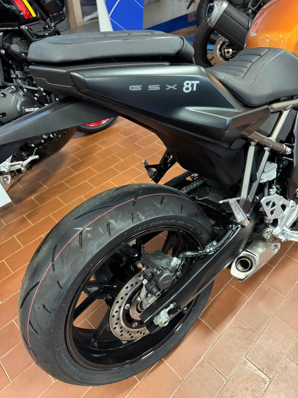 Suzuki GSX-8T (2025 - 26) (12)