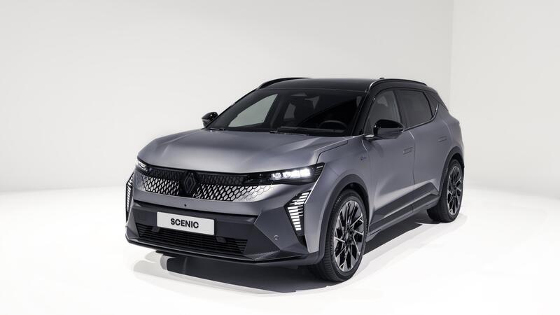 Renault, possibile ritorno ai motori termici per Megane e Scenic: il marchio rivede la strategia elettrica
