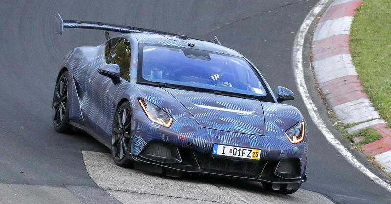 Avvistata l&#039;elettrica sportiva cinese che vuole sfidare Porsche: ecco la Denza Z [Foto Spia]