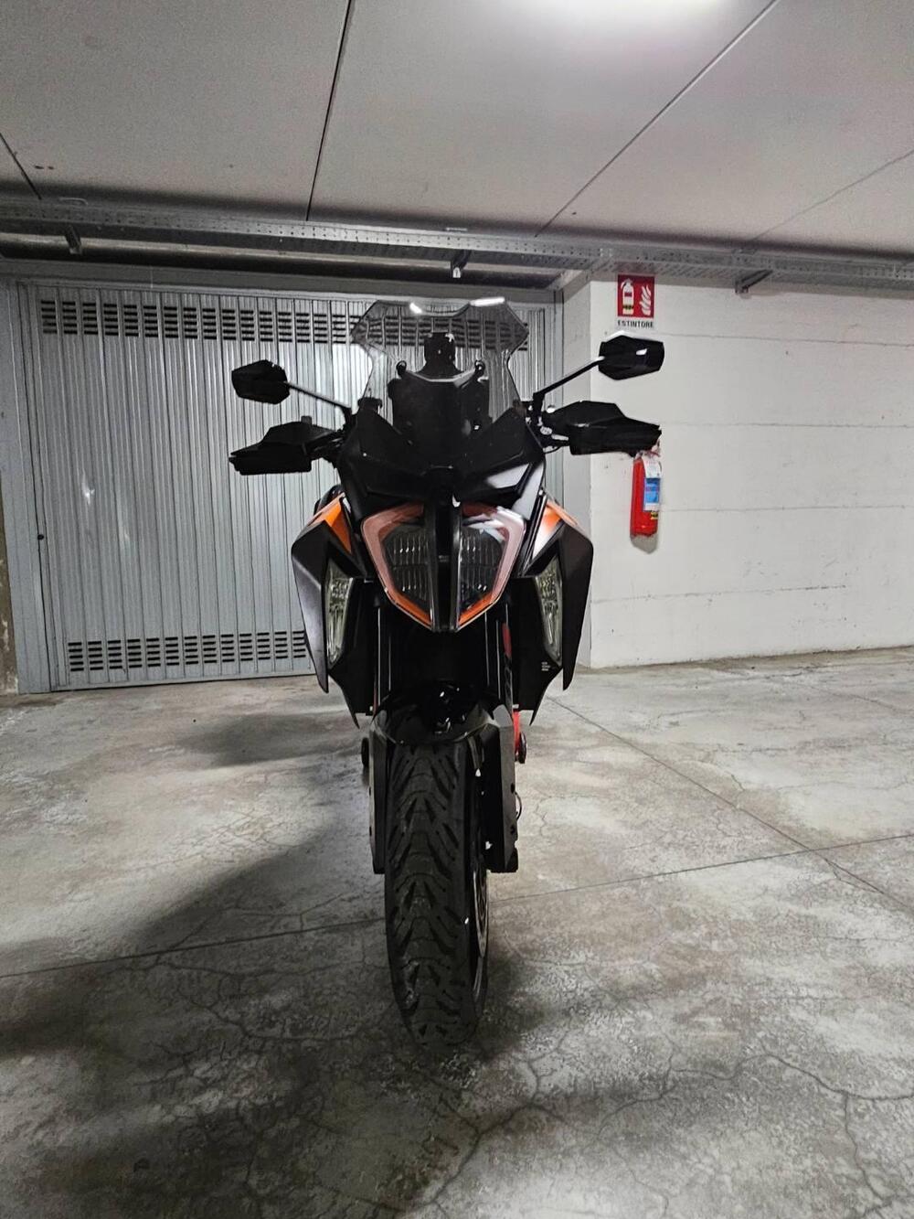 KTM 1290 Super Duke GT (2021) (4)