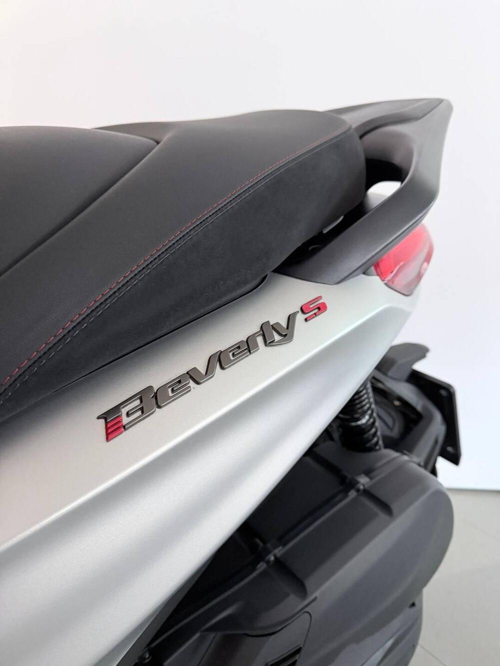 Piaggio Beverly 400 ABS-ASR (2021 - 24) (2)