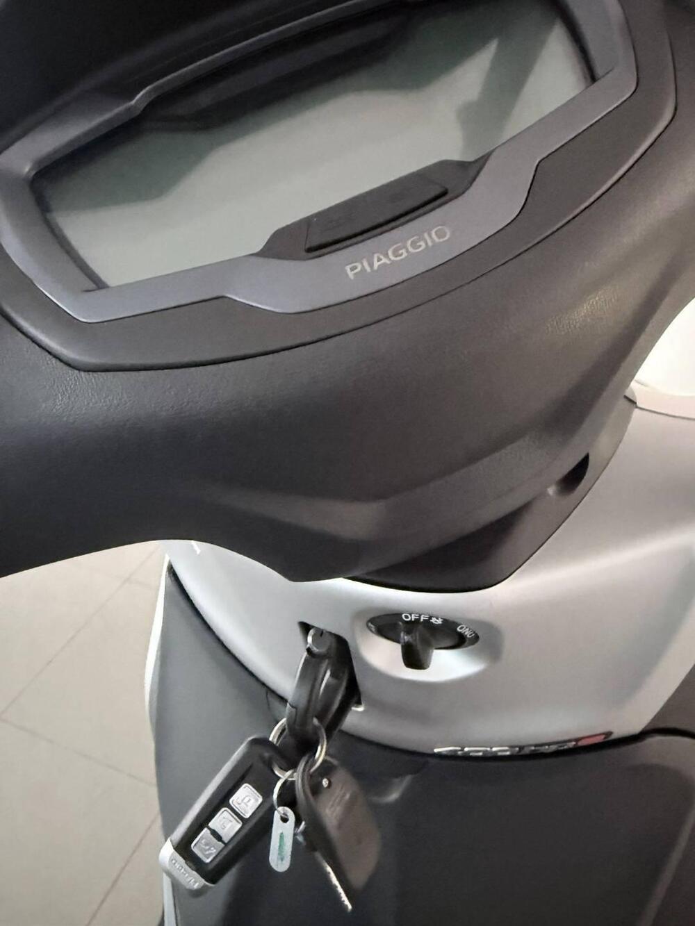 Piaggio Beverly 400 ABS-ASR (2021 - 24) (6)