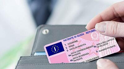 Il parlamento dell&rsquo;Unione Europea approva in via definitiva: Patente B a 17 anni