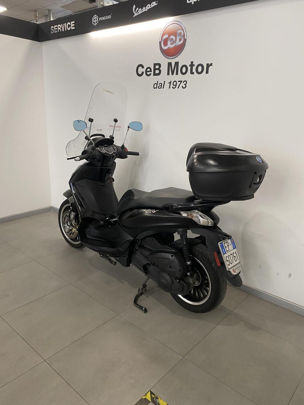 Piaggio Beverly 300 i.e. Police ABS-ASR (2017 - 20) (4)