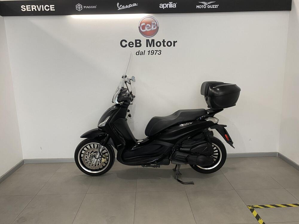 Piaggio Beverly 300 i.e. Police ABS-ASR (2017 - 20) (6)