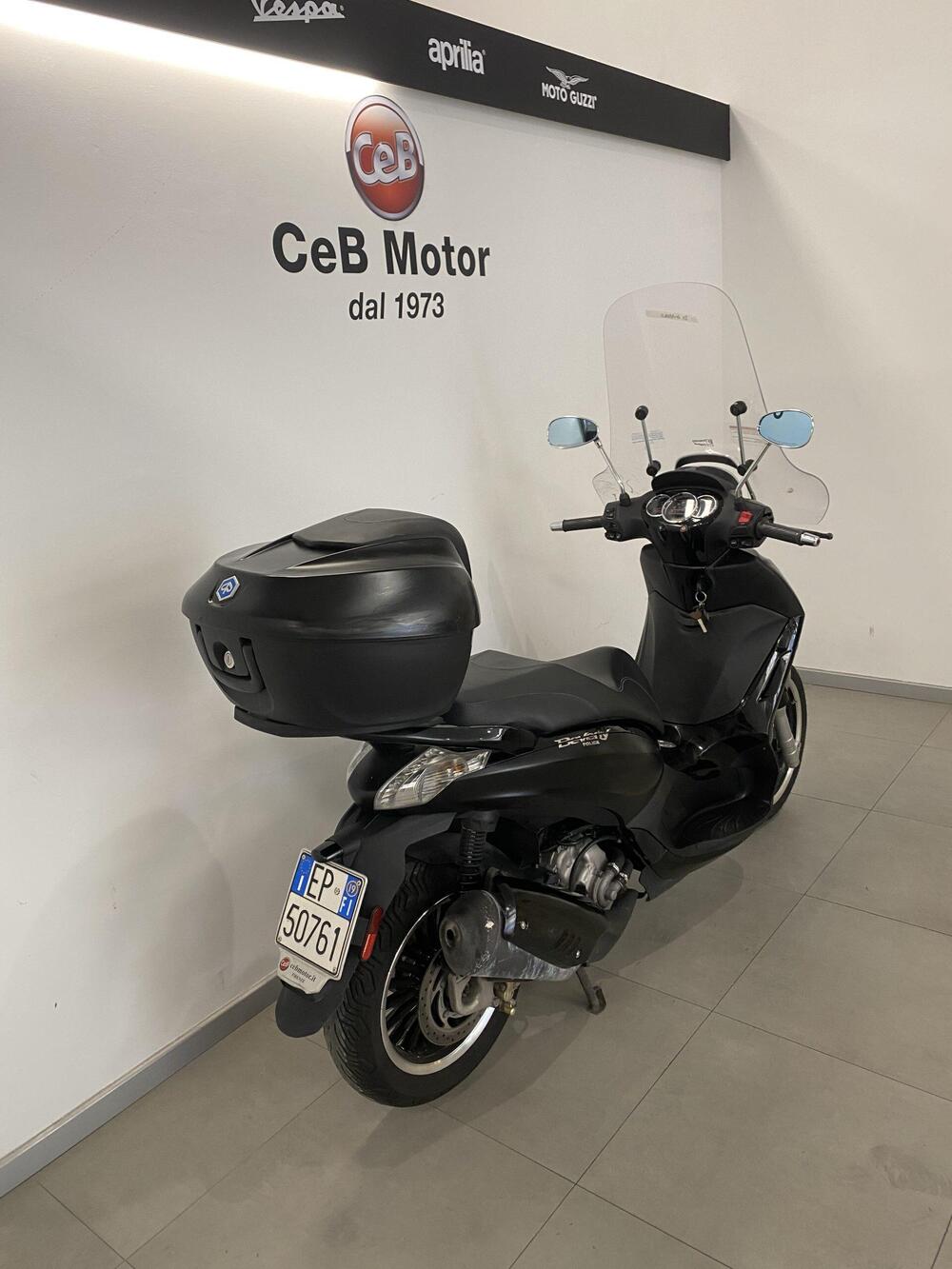 Piaggio Beverly 300 i.e. Police ABS-ASR (2017 - 20) (8)