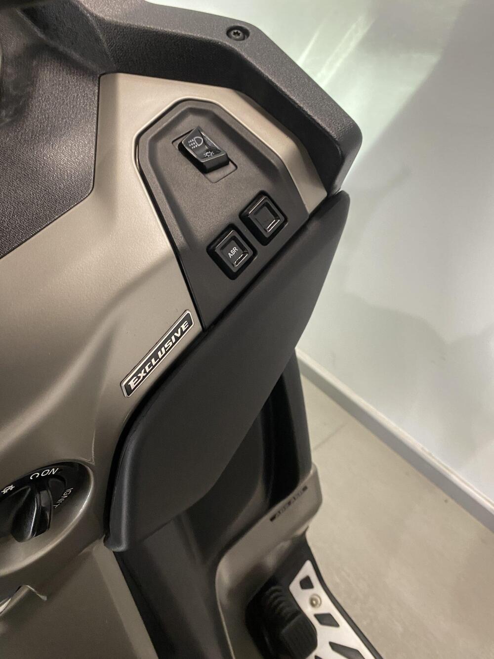 Piaggio MP3 530 Hpe Exclusive (2025 - 26) (3)